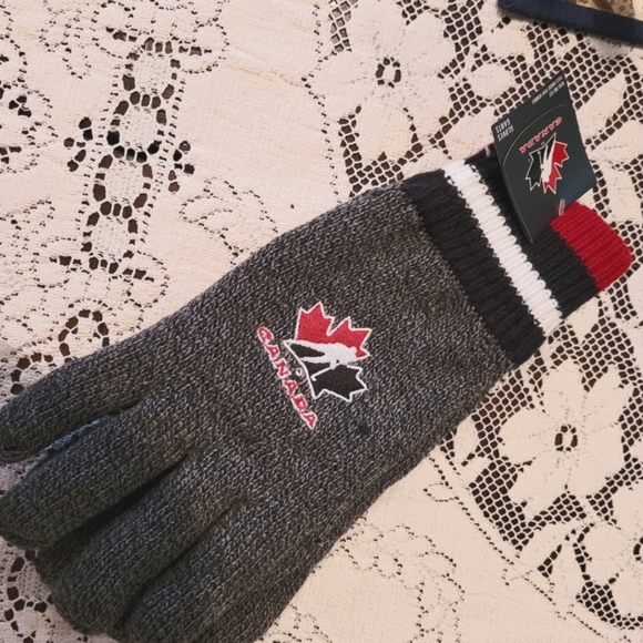 NEW!NHL licensed lined gloves/ new with tags/unisex? - Picture 1 of 5